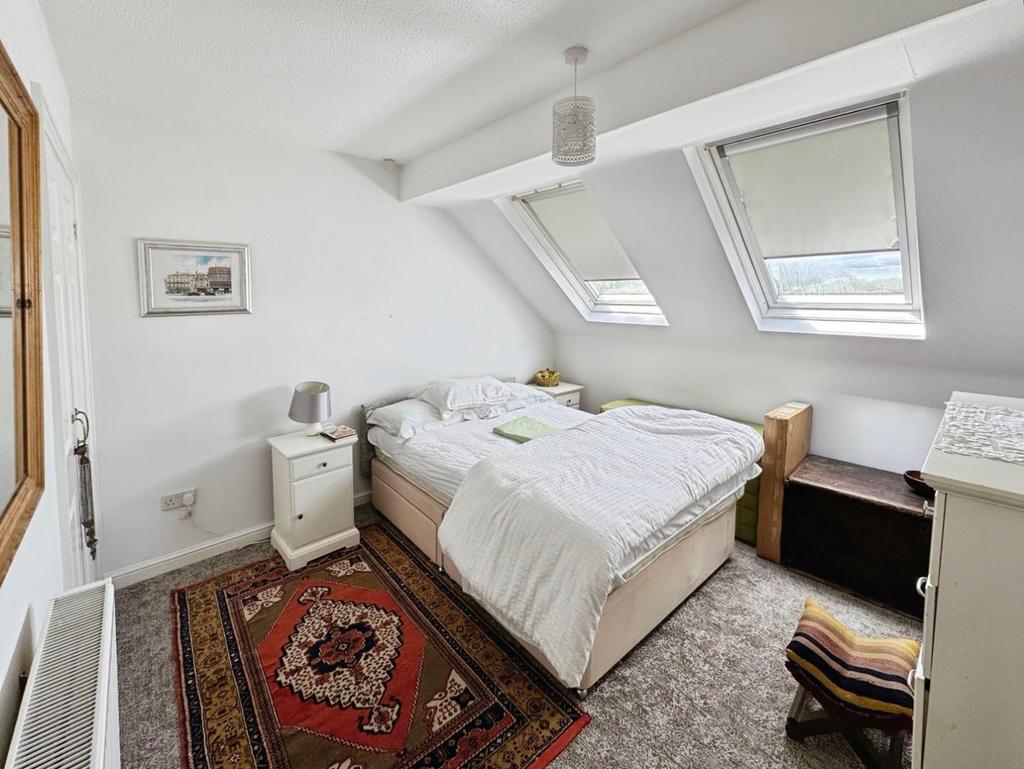 Bedroom 1.jpg