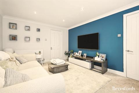 7 Gleneagles Close, Romford, RM3 0RU