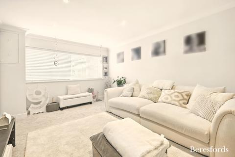 7 Gleneagles Close, Romford, RM3 0RU