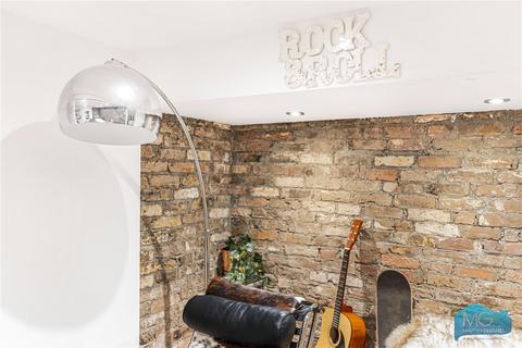 40 Manor Park Road, London, N2 0SJ