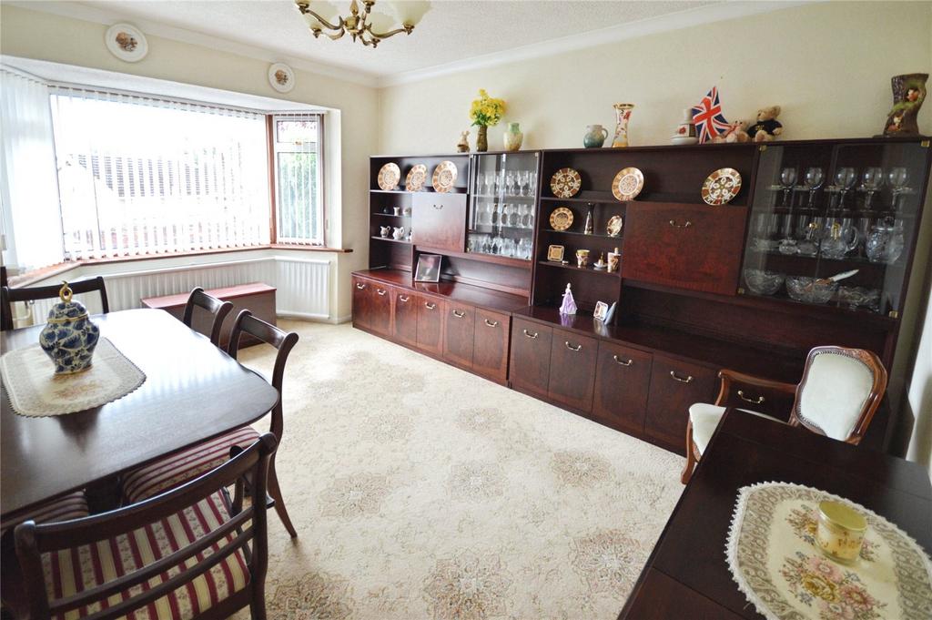 Bedroom/Dining Room