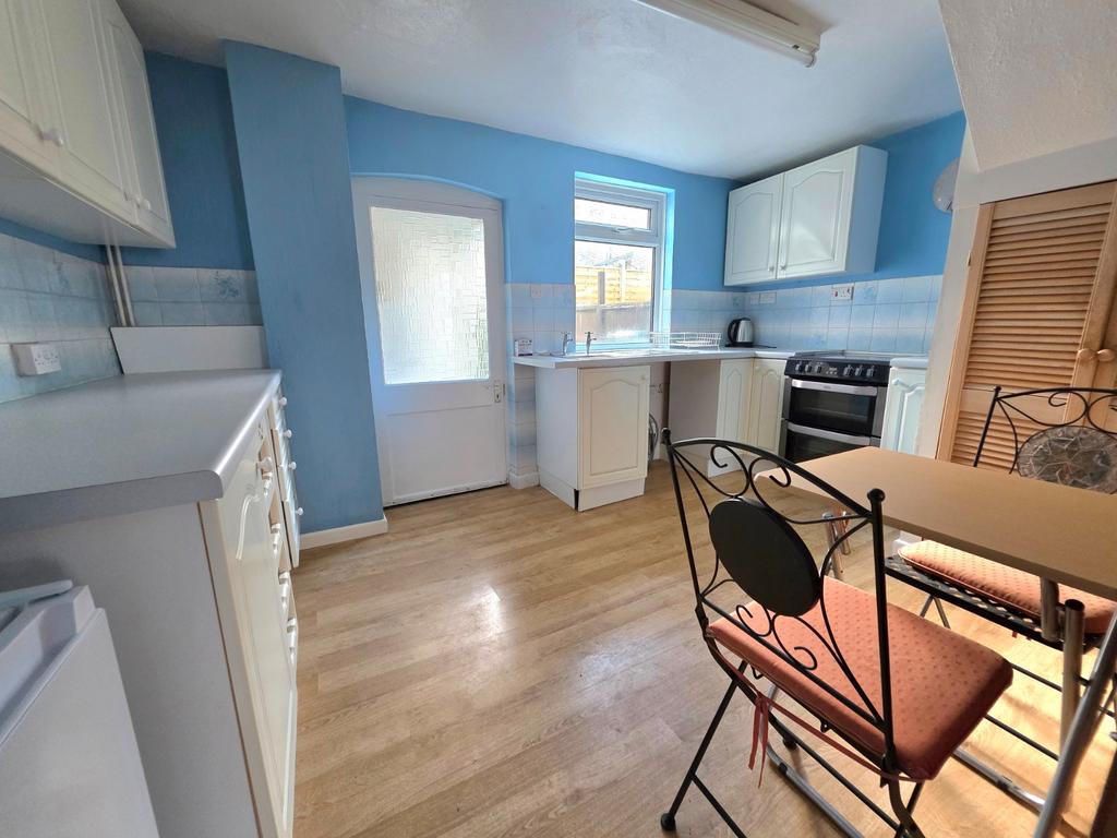 Kitchen/B'fast Room
