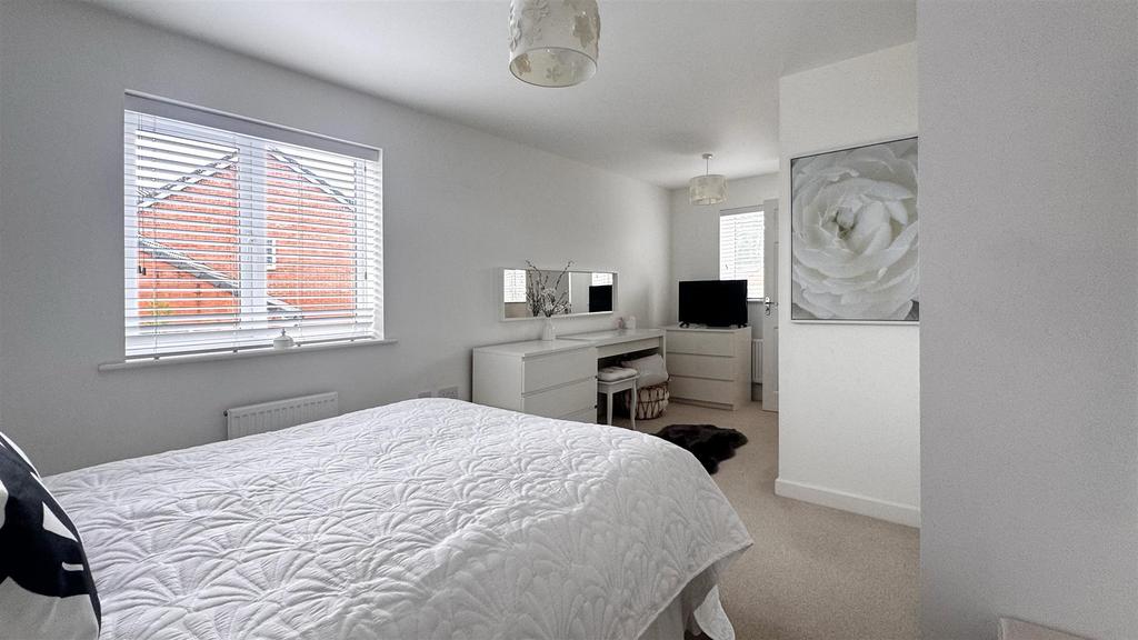 Bedroom 1 1.jpg