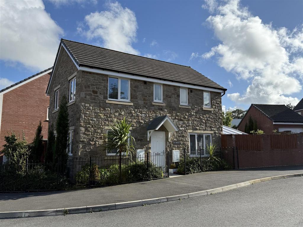 19 Pincombe Road Front.jpg