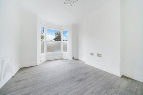 2 bedroom flat for sale, Catford Hill, London, SE6