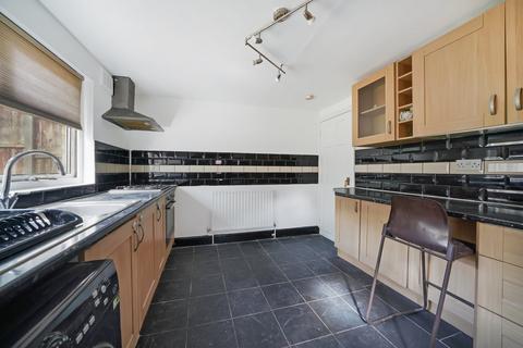 2 bedroom flat for sale, Catford Hill, London, SE6