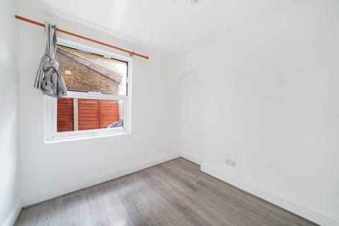 2 bedroom flat for sale, Catford Hill, London, SE6