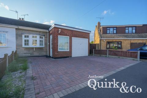 18 Brooklands Square, Canvey Island, SS8 0LE