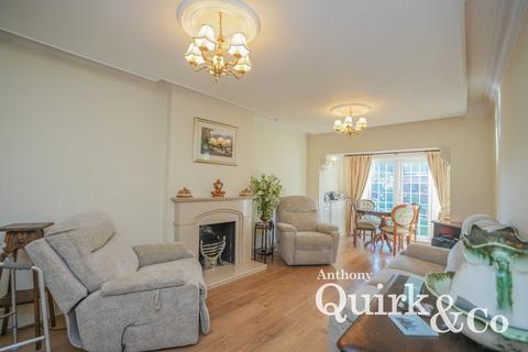 18 Brooklands Square, Canvey Island, SS8 0LE