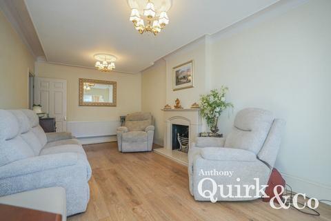 18 Brooklands Square, Canvey Island, SS8 0LE