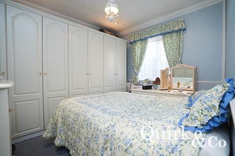 18 Brooklands Square, Canvey Island, SS8 0LE