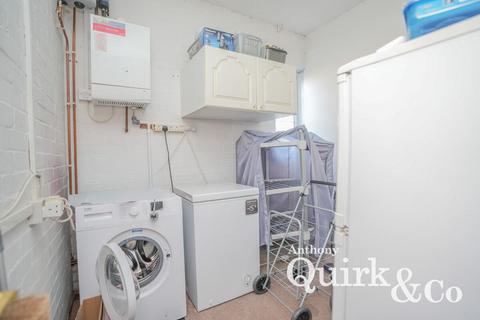 18 Brooklands Square, Canvey Island, SS8 0LE
