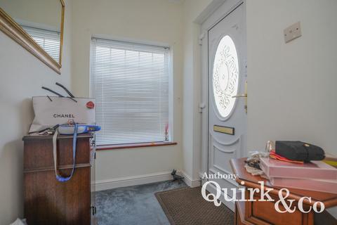 18 Brooklands Square, Canvey Island, SS8 0LE