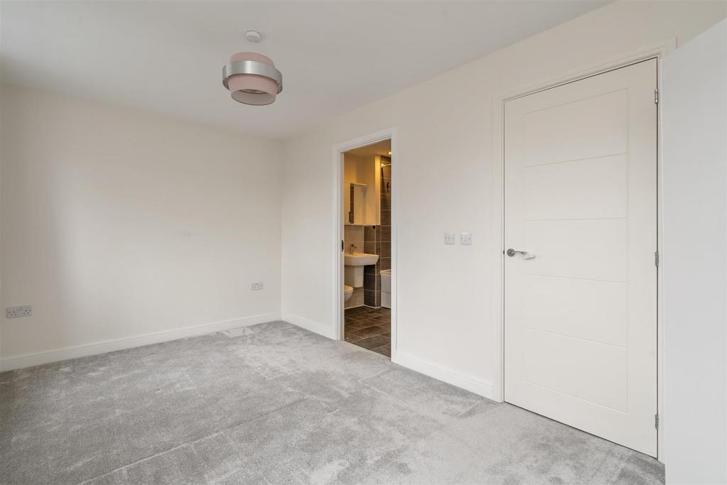 18 Kildare Close 10.jpg
