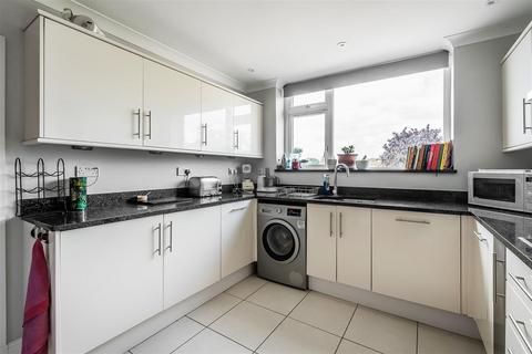 67, Sandown Lodge Avenue Road, Epsom, KT18 7QU