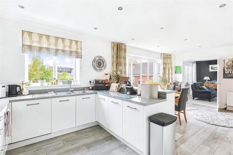 14 Bishop Way, Buntingford, SG9 9SL