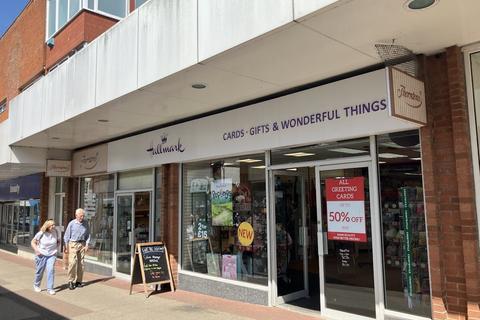 Retail property (high street) to rent, 1-2 Bishops Walk Tewkesbury GL20 5LQ