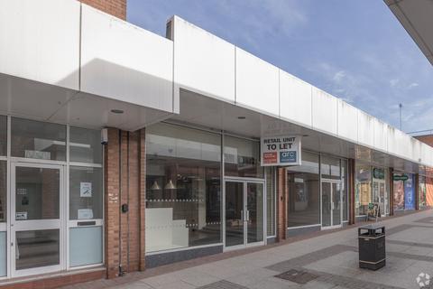 Retail property (high street) to rent, 1-2 Bishops Walk Tewkesbury GL20 5LQ