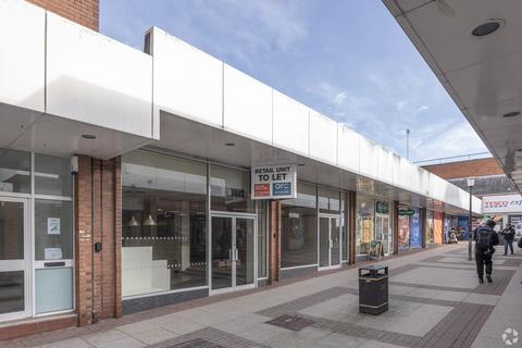 Retail property (high street) to rent, 1-2 Bishops Walk Tewkesbury GL20 5LQ