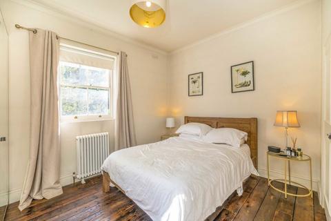 2 bedroom flat for sale, Britannia Road, London SW6