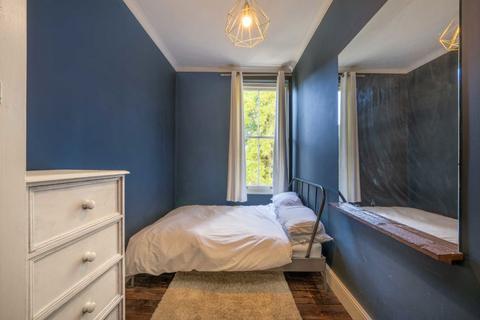 2 bedroom flat for sale, Britannia Road, London SW6