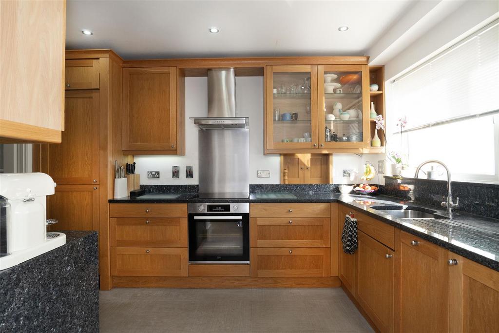 Kitchen 1.jpg