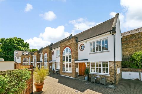 Abercorn Mews, Richmond, TW10