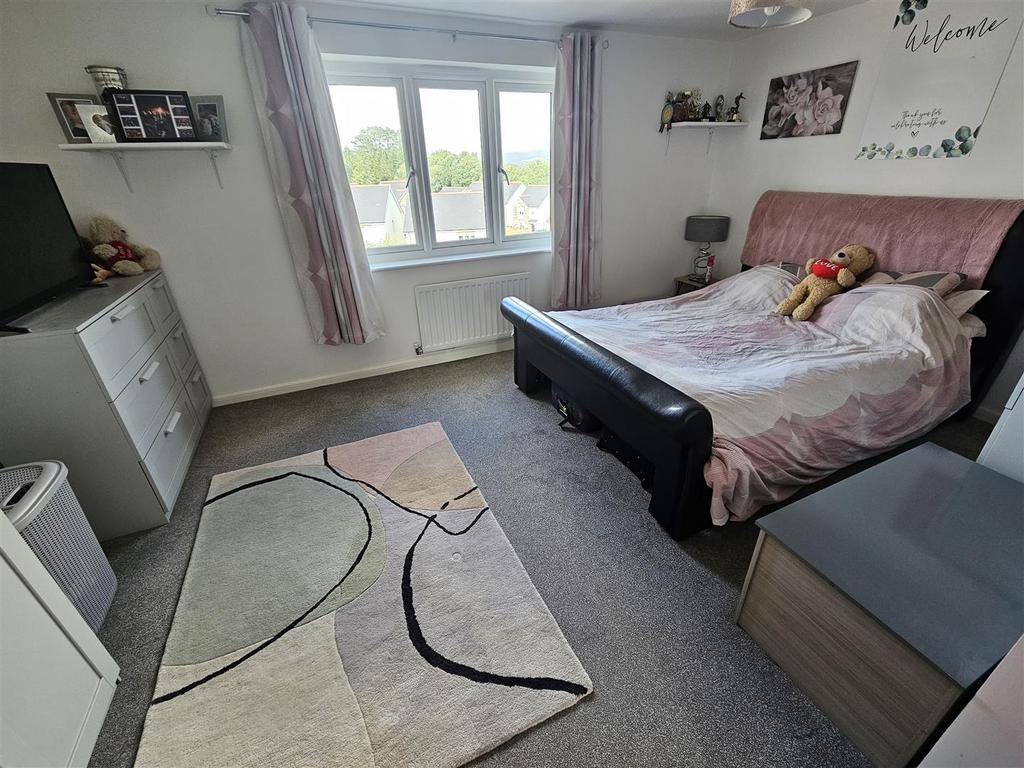 Bedroom 1.jpg