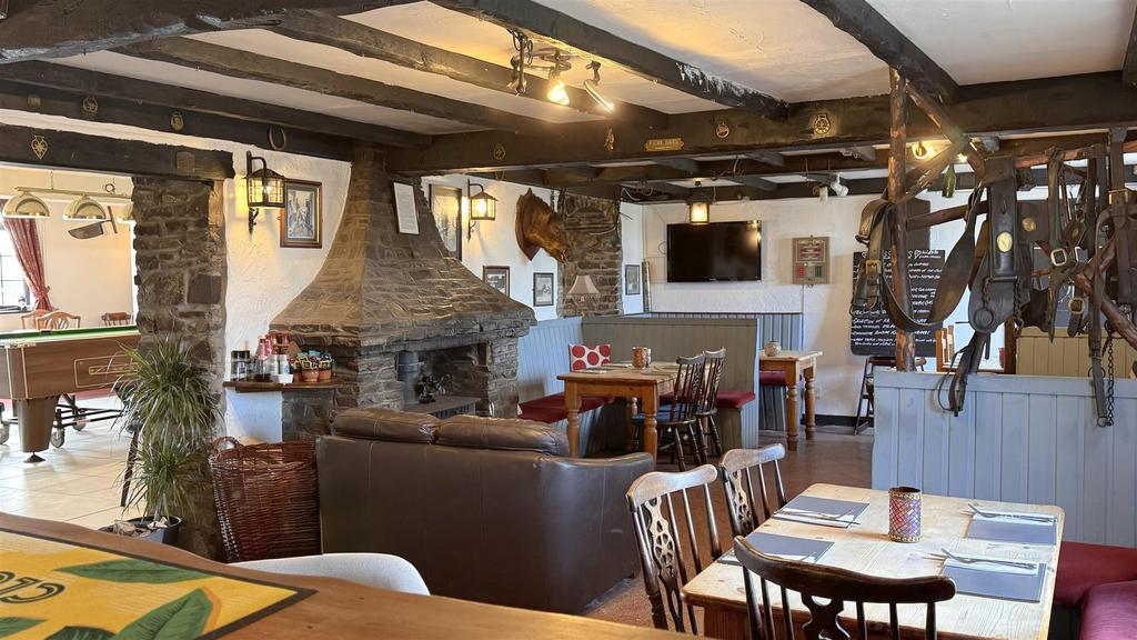 Pub 16.jpg