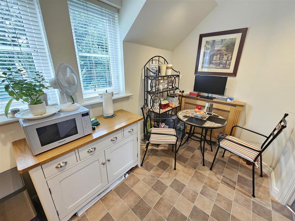 Dining Area.jpg