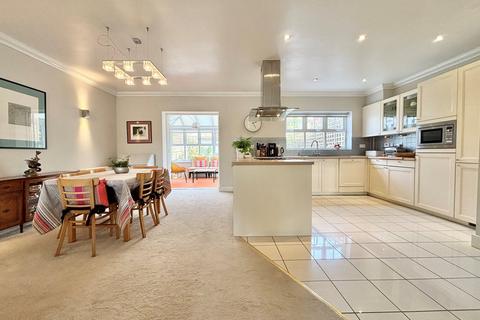 4 bedroom end of terrace house for sale, Whitstone Lane, Langley Waterside, Beckenham, BR3