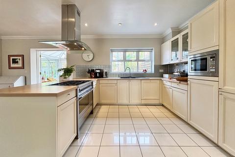 4 bedroom end of terrace house for sale, Whitstone Lane, Langley Waterside, Beckenham, BR3