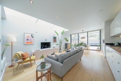 2 bedroom flat for sale, Ashburnham Road, London NW10