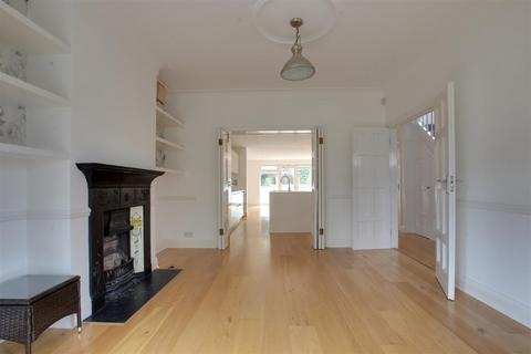 4 bedroom semi-detached house to rent, The Chine, London
