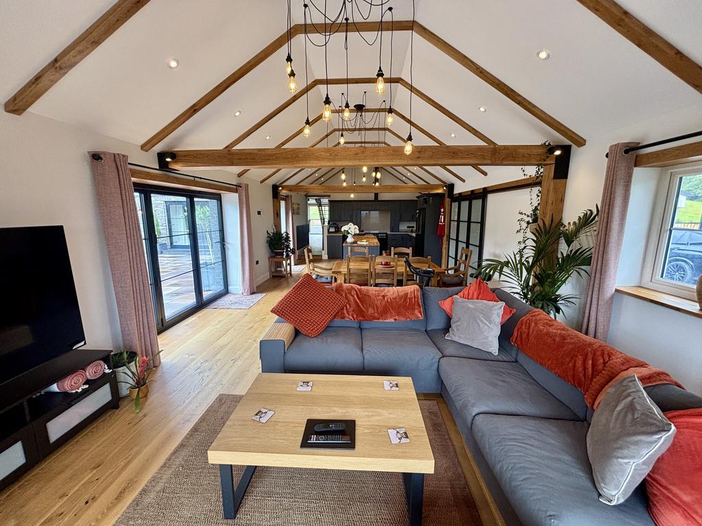OPEN PLAN KITCHEN/DINER &amp; LIVING AREA