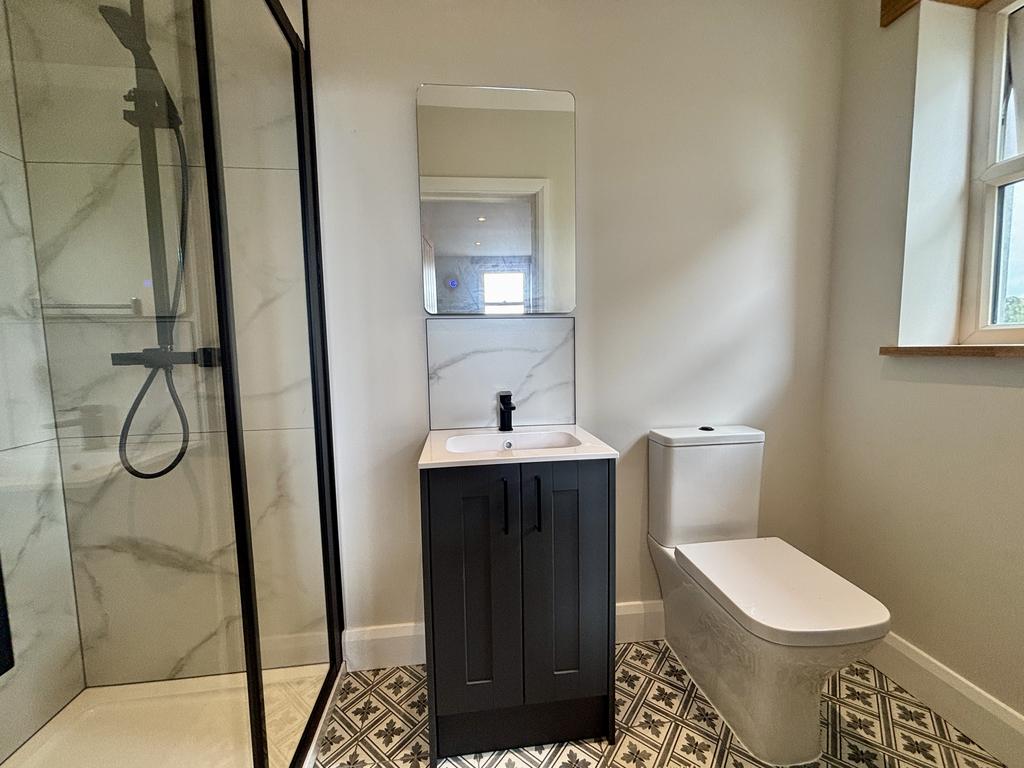 En suite to bedroom 2