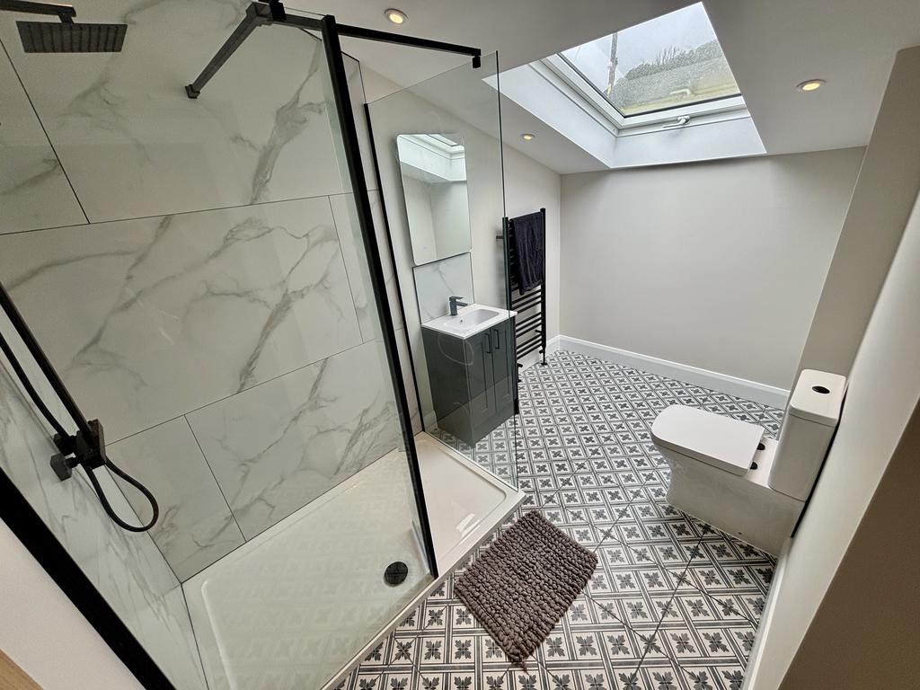 En suite to bedroom 3