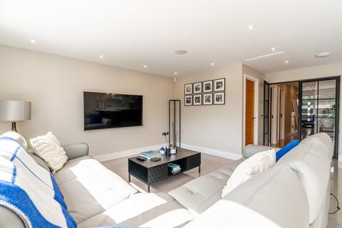 4 bedroom semi-detached house for sale, Hammers Gate, St. Albans AL2