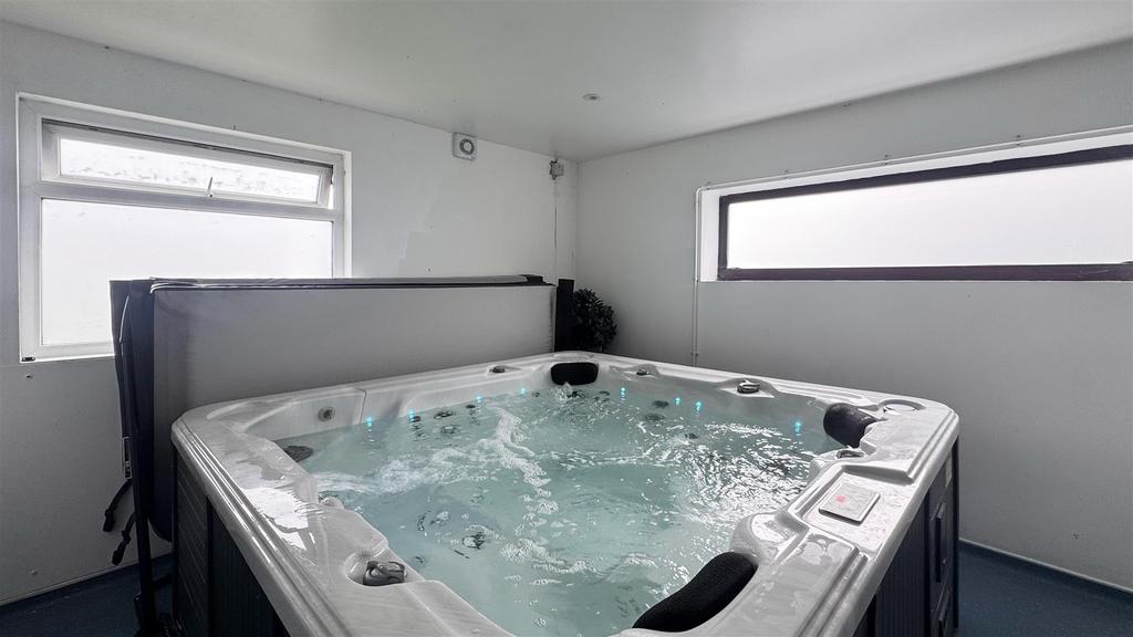 Jacuzzi.jpg