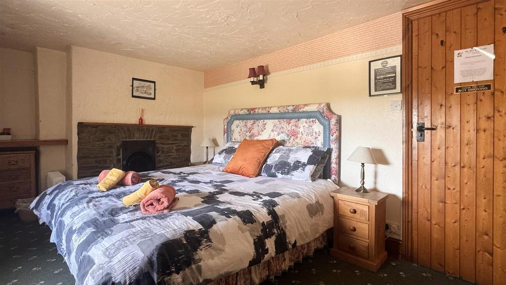 Rooms 4.jpg