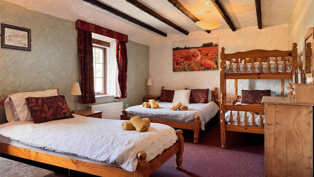 Rooms 5.jpg