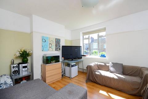4 bedroom flat to rent, Jebb Avenue, Brixton Hill, London, SW2