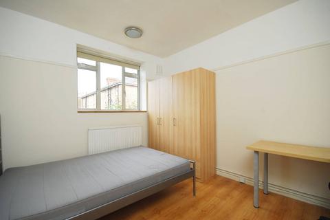 4 bedroom flat to rent, Jebb Avenue, Brixton Hill, London, SW2