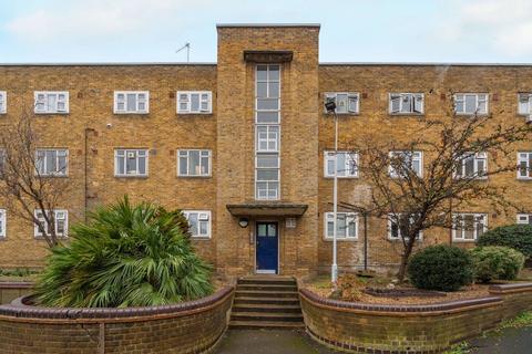 4 bedroom flat to rent, Jebb Avenue, Brixton Hill, London, SW2