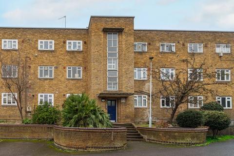 4 bedroom flat to rent, Jebb Avenue, Brixton Hill, London, SW2