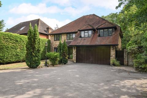 Blackwood Close, West Byfleet, Surrey, KT14