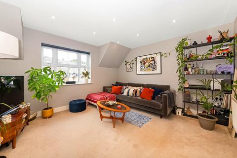 14 Hayes Grove, London, SE22 8DF