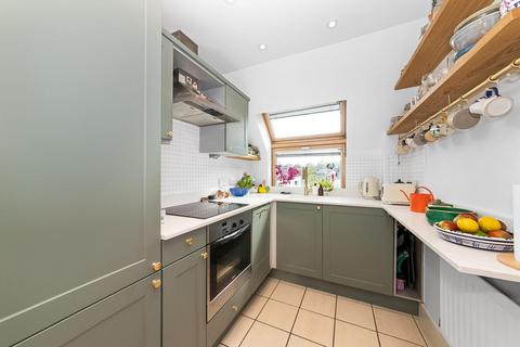 14 Hayes Grove, London, SE22 8DF