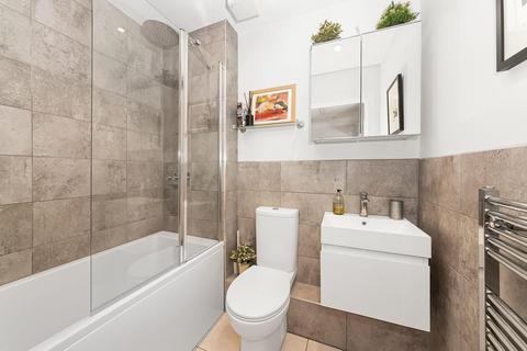 14 Hayes Grove, London, SE22 8DF