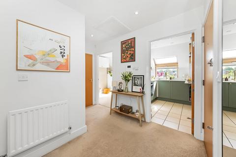 14 Hayes Grove, London, SE22 8DF
